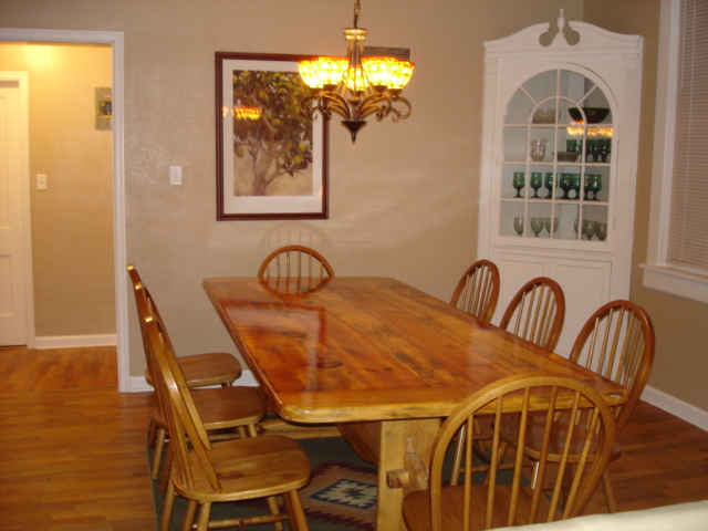 Many formal dining rooms in ...